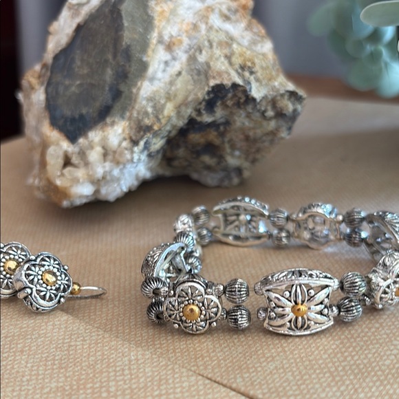 Avon Jewelry, Super Gorgeous Two-Tone (Silver/Gold) Open Work Stretch Set BE5 - Picture 14 of 17